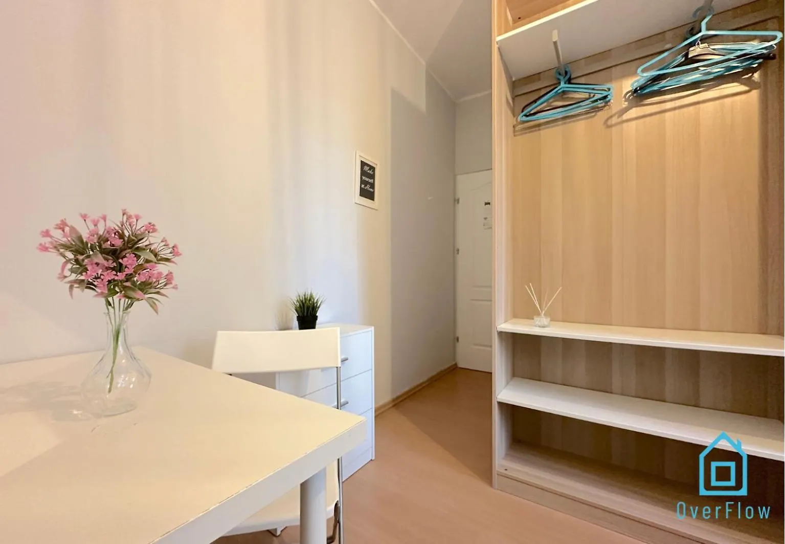 Butterfly Room - 15 Minutes To Gdansk Old Town & Sea 0*,  Polska